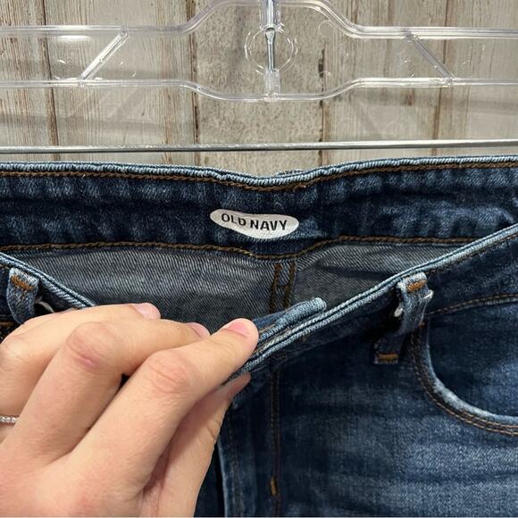 Old Navy Slim Midi Cuffed Distressed Shorts Beach Tree - Picture 2 of 8